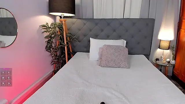 Snapshot of Lauren-Rosse chatting on 02-19-26, 08:49 Lauren-Rosse online show from 02-19-26, 08:49