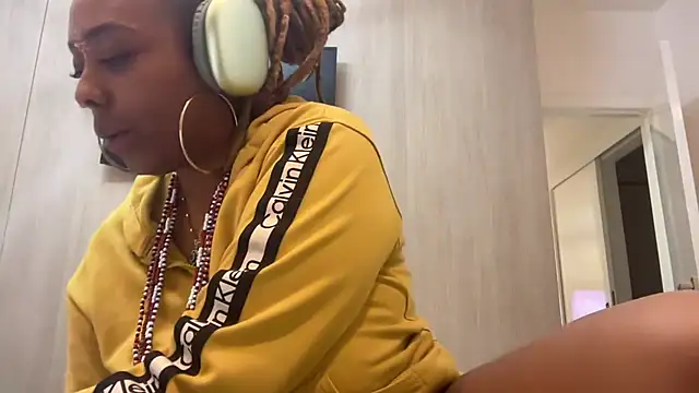 ChocolateCakeQueen online show from 01-27-25, 11:43