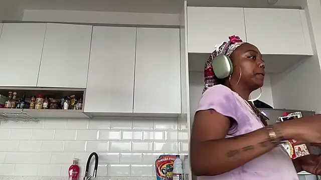 ChocolateCakeQueen online show from 02-10-25, 06:03