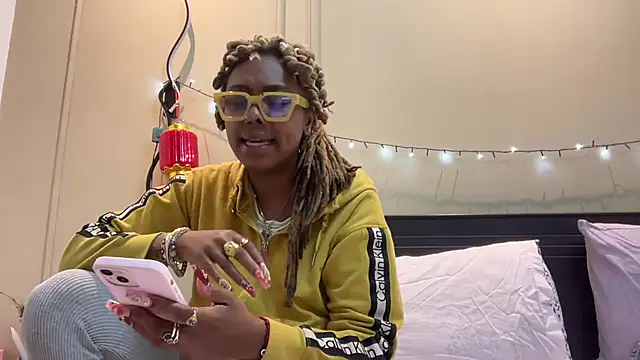 ChocolateCakeQueen online show from 03-09-25, 05:44