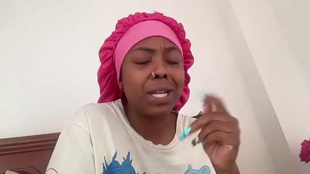 ChocolateCakeQueen online show from 10-01-25, 01:28