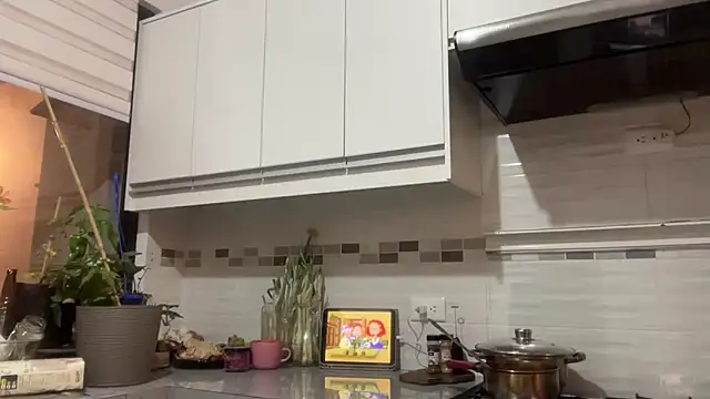 ChocolateCakeQueen online show from 10-08-25, 12:19