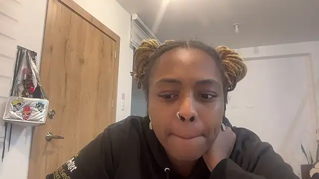 ChocolateCakeQueen online show from 10-30-25, 12:12