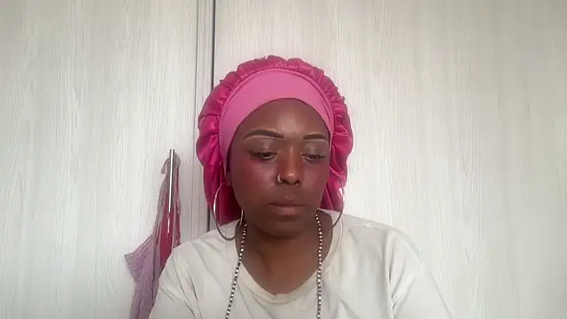 ChocolateCakeQueen online show from 12-18-25, 10:16