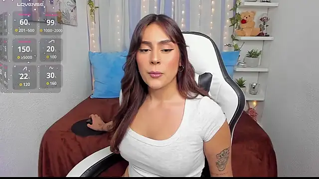 Snapshot of HazzelGray chatting on 02-14-25, 04:41 HazzelGray online show from 02-14-25, 04:41