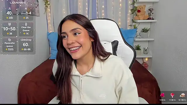 Snapshot of HazzelGray chatting on 02-16-25, 07:16 HazzelGray online show from 02-16-25, 07:16