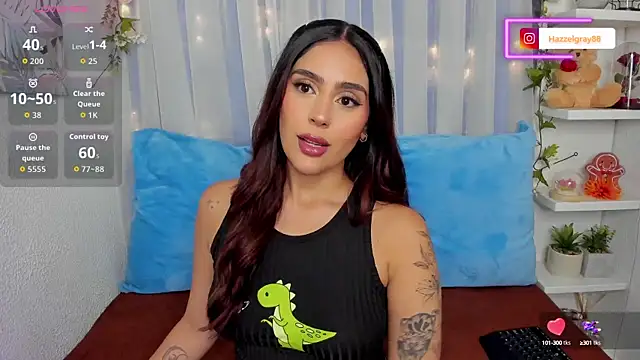 Snapshot of HazzelGray chatting on 10-15-25, 03:45 HazzelGray online show from 10-15-25, 03:45