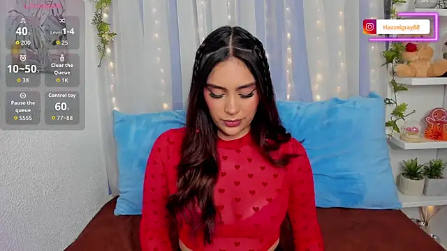 Snapshot of HazzelGray chatting on 10-16-25, 04:19 HazzelGray online show from 10-16-25, 04:19