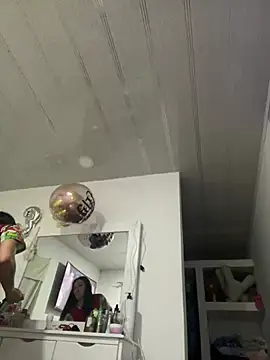 Snapshot of hannahb-e chatting on 12-23-24, 03:40 hannahb-e online show from 12-23-24, 03:40