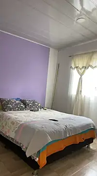 Snapshot of hannahb-e chatting on 01-13-25, 06:27 hannahb-e online show from 01-13-25, 06:27