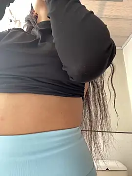 Snapshot of hannahb-e chatting on 01-15-25, 04:11 hannahb-e online show from 01-15-25, 04:11