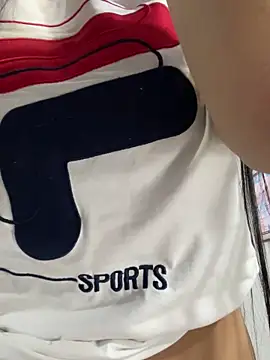 Snapshot of hannahb-e chatting on 01-19-25, 03:18 hannahb-e online show from 01-19-25, 03:18