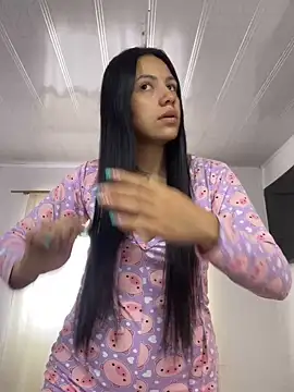 Snapshot of hannahb-e chatting on 01-26-25, 06:27 hannahb-e online show from 01-26-25, 06:27