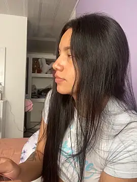 Snapshot of hannahb-e chatting on 02-04-25, 06:27 hannahb-e online show from 02-04-25, 06:27