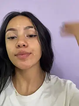 Snapshot of hannahb-e chatting on 02-17-25, 09:08 hannahb-e online show from 02-17-25, 09:08