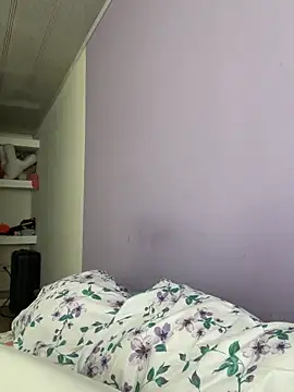 Snapshot of hannahb-e chatting on 02-20-25, 09:20 hannahb-e online show from 02-20-25, 09:20