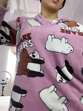 Snapshot of hannahb-e chatting on 02-22-25, 05:35 hannahb-e online show from 02-22-25, 05:35