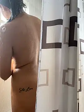 Snapshot of hannahb-e chatting on 03-01-25, 01:40 hannahb-e online show from 03-01-25, 01:40