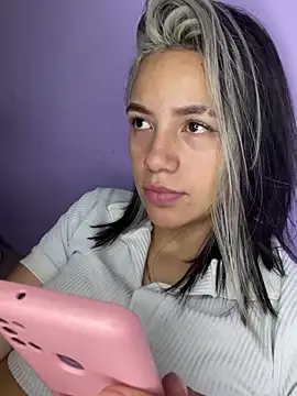 Snapshot of hannahb-e chatting on 03-04-25, 02:17 hannahb-e online show from 03-04-25, 02:17