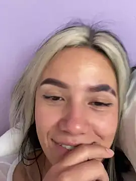 Snapshot of hannahb-e chatting on 03-06-25, 12:30 hannahb-e online show from 03-06-25, 12:30