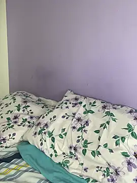 Snapshot of hannahb-e chatting on 03-18-25, 08:26 hannahb-e online show from 03-18-25, 08:26