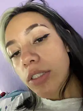 Snapshot of hannahb-e chatting on 03-19-25, 08:54 hannahb-e online show from 03-19-25, 08:54