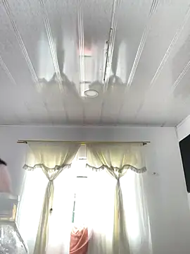 Snapshot of hannahb-e chatting on 09-09-25, 01:32 hannahb-e online show from 09-09-25, 01:32