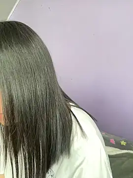 Snapshot of hannahb-e chatting on 09-21-25, 04:52 hannahb-e online show from 09-21-25, 04:52