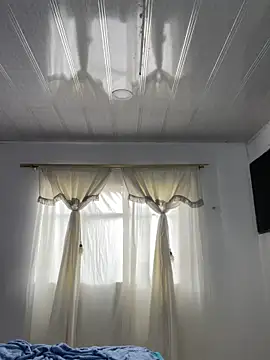 Snapshot of hannahb-e chatting on 10-04-25, 02:37 hannahb-e online show from 10-04-25, 02:37