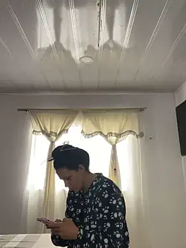 Snapshot of hannahb-e chatting on 10-17-25, 02:30 hannahb-e online show from 10-17-25, 02:30