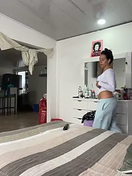 Snapshot of hannahb-e chatting on 10-20-25, 03:45 hannahb-e online show from 10-20-25, 03:45