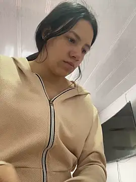 Snapshot of hannahb-e chatting on 10-23-25, 08:07 hannahb-e online show from 10-23-25, 08:07