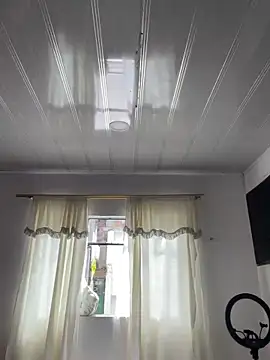 Snapshot of hannahb-e chatting on 11-19-25, 03:23 hannahb-e online show from 11-19-25, 03:23