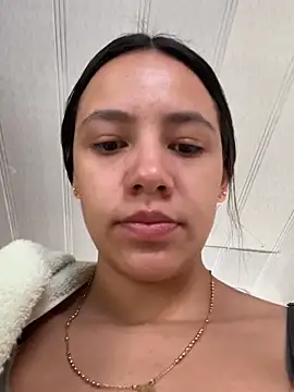 Snapshot of hannahb-e chatting on 12-15-25, 03:16 hannahb-e online show from 12-15-25, 03:16