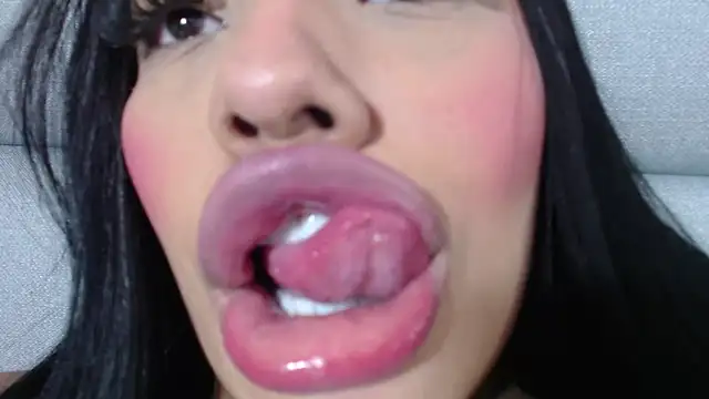 emily brontee  online show from 12-02-24, 02:52