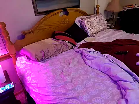 Snapshot of bakeyesmokems chatting on 02-20-25, 01:57 bakeyesmokems online show from 02-20-25, 01:57