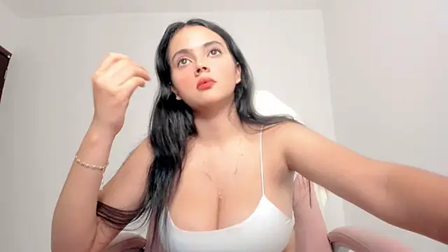 Snapshot of Sarah_angell chatting on 10-17-25, 02:26 Sarah angell online show from 10-17-25, 02:26