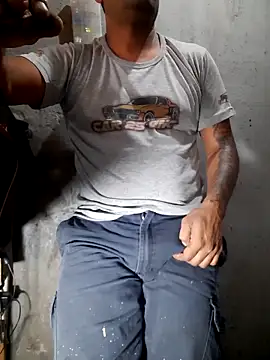 Snapshot of hecwil8 chatting on 05-05-26, 12:57 hecwil8 online show from 05-05-26, 12:57