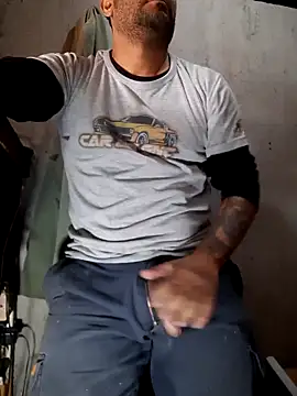 Snapshot of hecwil8 chatting on 05-28-26, 03:20 hecwil8 online show from 05-28-26, 03:20