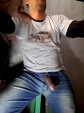 Snapshot of hecwil8 chatting on 06-02-26, 06:43 hecwil8 online show from 06-02-26, 06:43