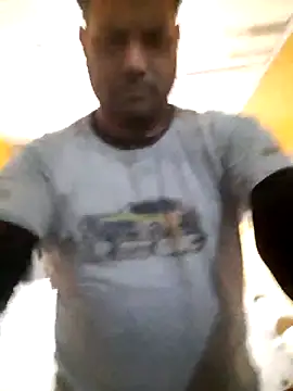 Snapshot of hecwil8 chatting on 06-03-26, 06:35 hecwil8 online show from 06-03-26, 06:35