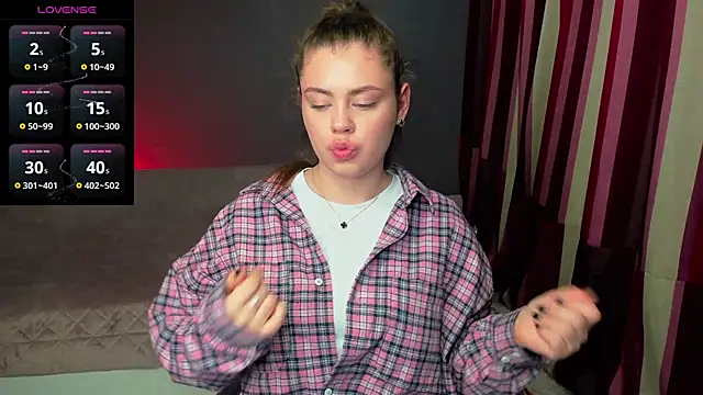 Snapshot of IsabellaBler chatting on 02-06-25, 12:37 IsabellaBler online show from 02-06-25, 12:37