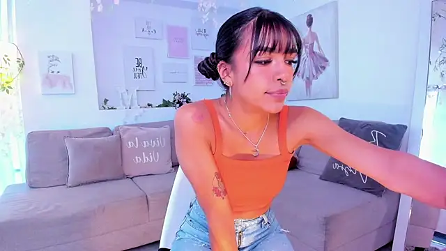 Snapshot of Michelle_se chatting on 01-08-25, 05:26 Michelle se online show from 01-08-25, 05:26