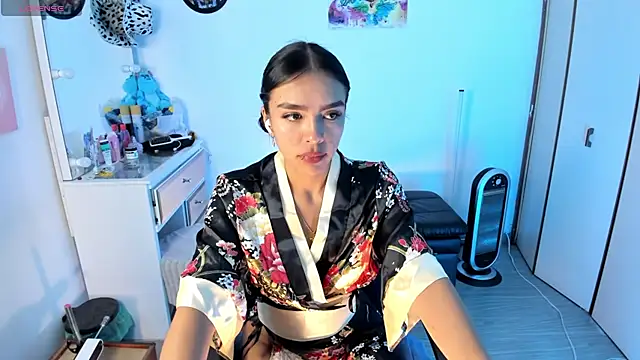 Snapshot of Michelle_se chatting on 09-11-25, 06:19 Michelle se online show from 09-11-25, 06:19