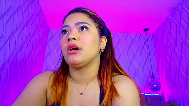 NicolleTaylor online show from 10-20-25, 03:40