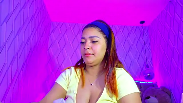 NicolleTaylor online show from 10-21-25, 04:13