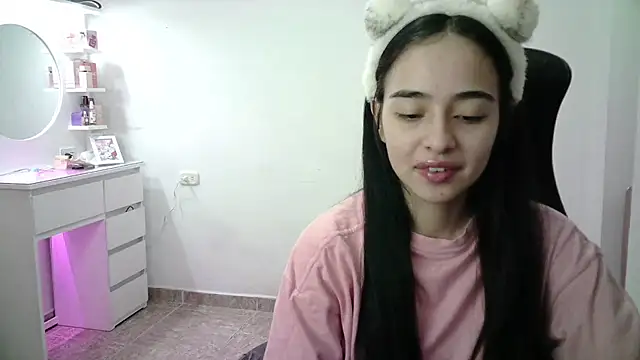 Snapshot of aineangeel chatting on 01-15-26, 12:37 aineangeel online show from 01-15-26, 12:37