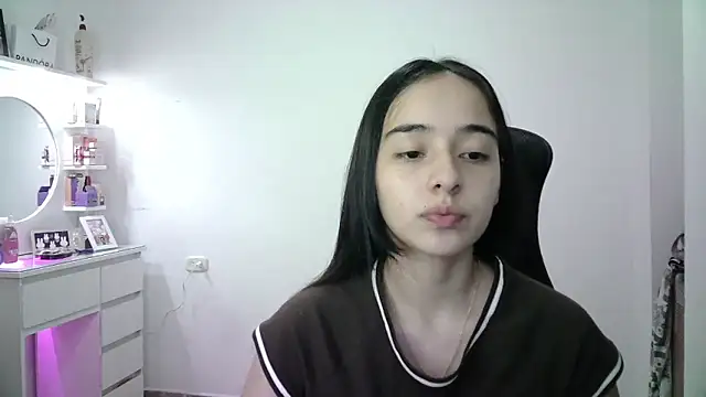 Snapshot of aineangeel chatting on 05-20-26, 12:39 aineangeel online show from 05-20-26, 12:39