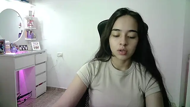 Snapshot of aineangeel chatting on 05-25-26, 12:38 aineangeel online show from 05-25-26, 12:38