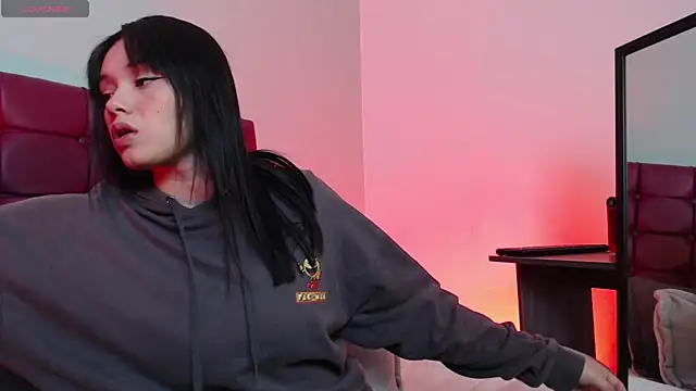 Snapshot of megan_lover chatting on 11-27-25, 02:35 megan lover online show from 11-27-25, 02:35